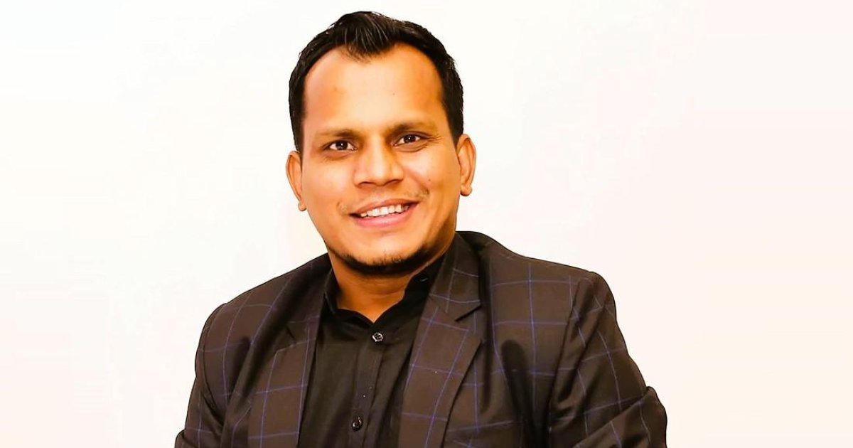একটা গান লেখার জন্য অনেক কষ্টে ঢাকায় এসেছিলাম