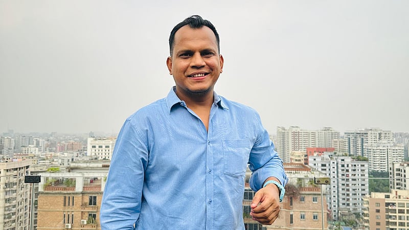 শৈশবে বিড়ির ঠোঙা বানানো ছেলেটি এখন জাতীয় পুরস্কারপ্রাপ্ত গীতিকার